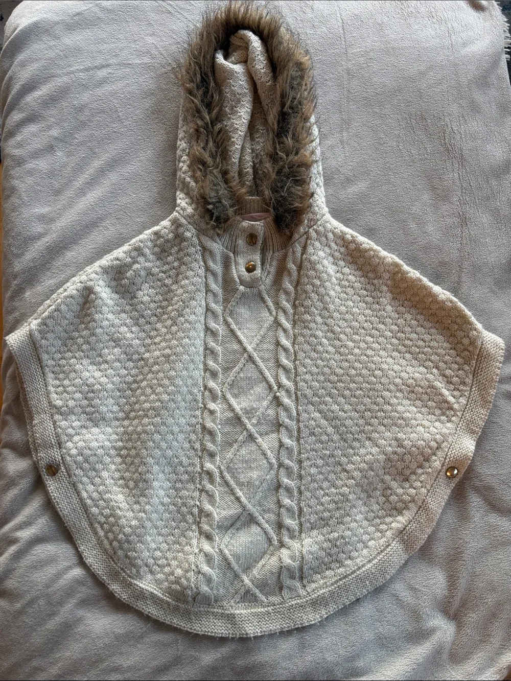 Cream Pullover Sweater Cape w/Brown Faux Fur Trim By Little Lass Size 18 Months